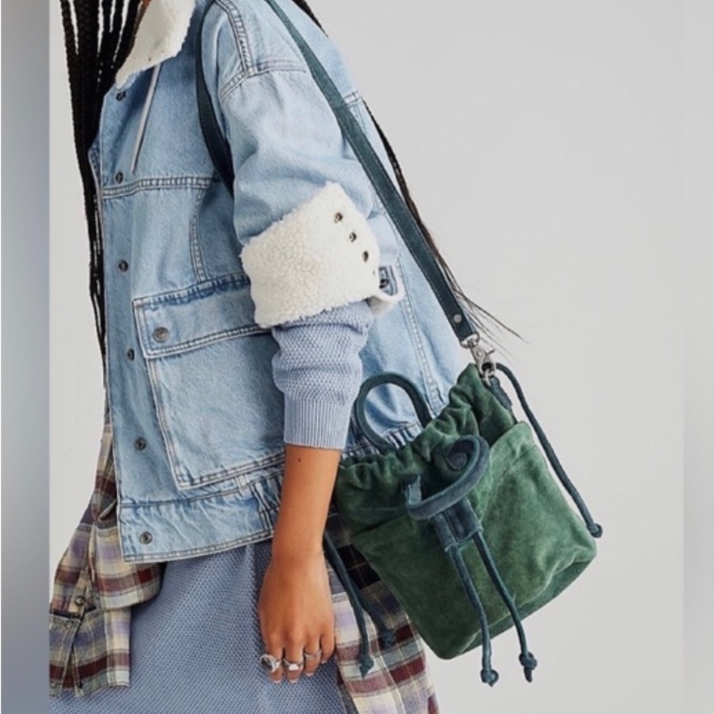 Free People Scout Slouchy Suede Bag in color Pine 🌲✨ Rare!